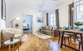 Old Town 2 Bdr Apartment, Free Coffee